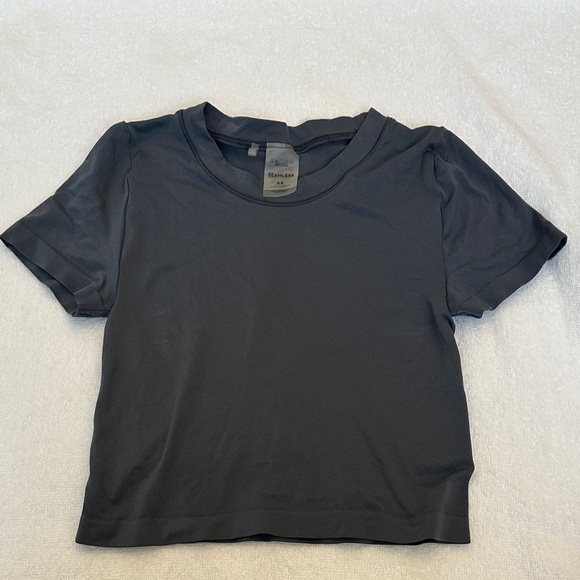 Aritzia Women's Charcoal Short Sleeve Tee - Picture 4 of 7